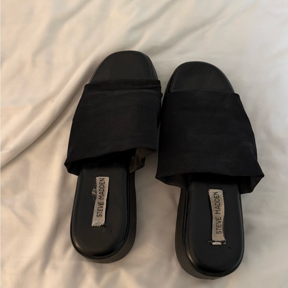 Steve Madden platform slides. Size 8